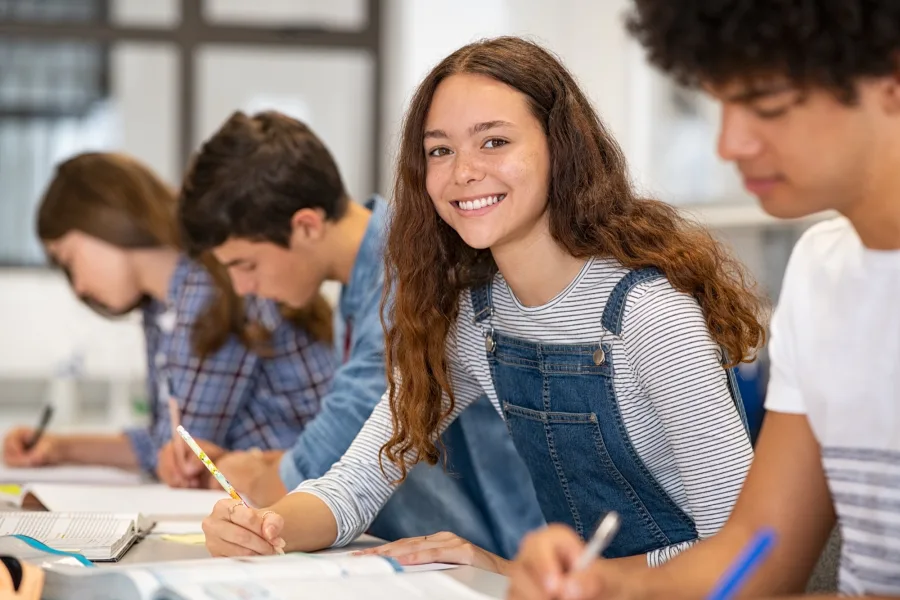 Des élèves épanouis en classe