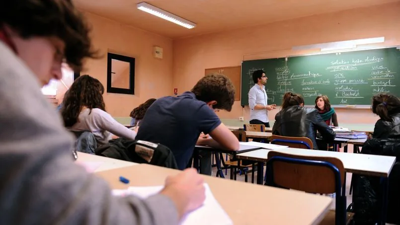 Famille expatriée accompagnant la scolarité de ses enfants