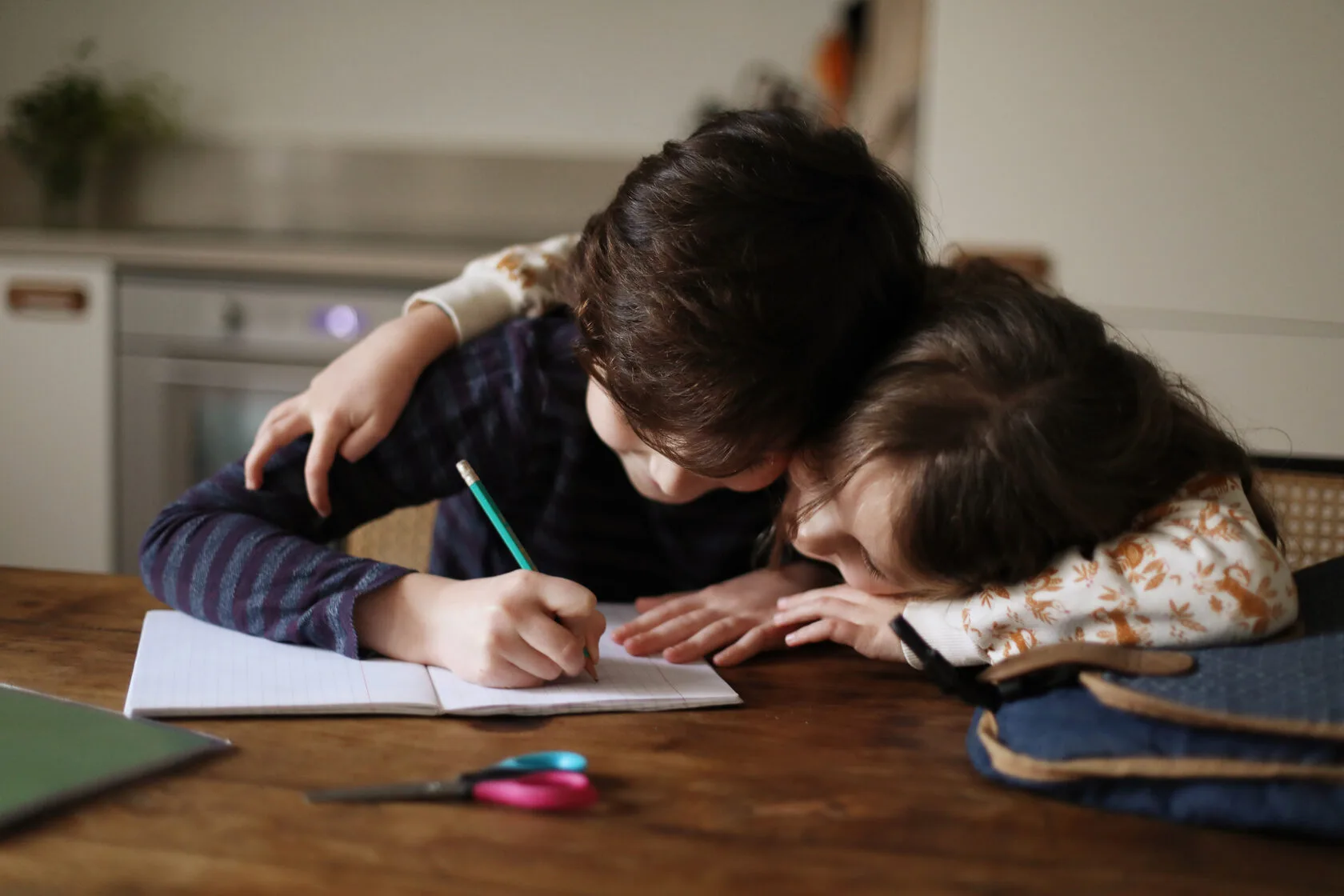 Enfant travaillant avec les supports Cours Legendre